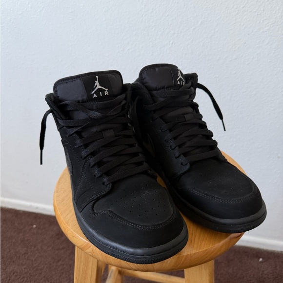 Jordan Other - Air Jordan Black 1 mid Sneakers